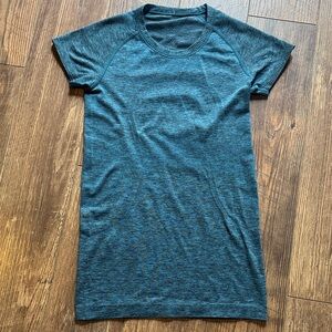 LuLulemon Womens Blue Athletic T-Shirt, Size 6